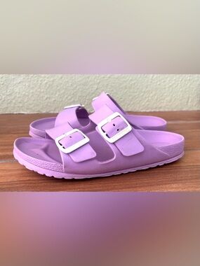 Birkenstock Arizona Essentials in Faded Purple Size: 7.5